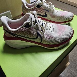 Nike Men's Vomero 18 White and Red Athletic Running Shoes